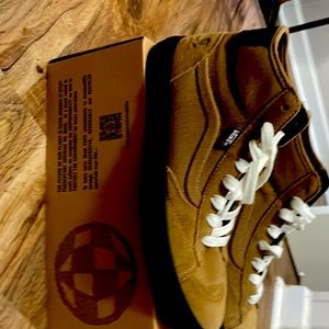 Brand new brown vans Lizzie hi tops